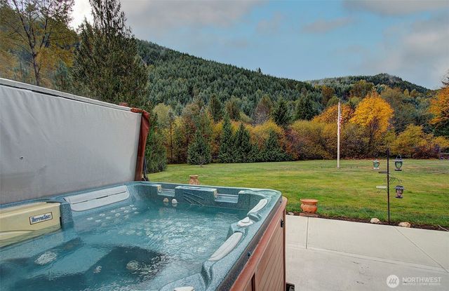 133 Lost Creek Drive, Glenoma, WA 98336