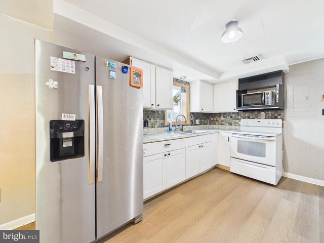 13 DEER RUN DR, Newark, DE 19702