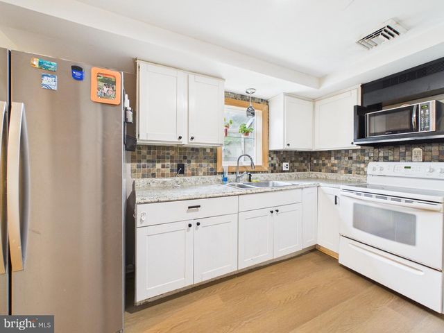 13 DEER RUN DR, Newark, DE 19702