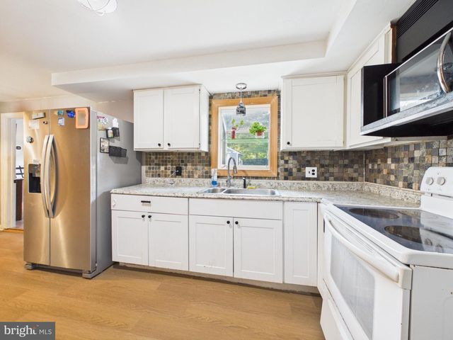 13 DEER RUN DR, Newark, DE 19702