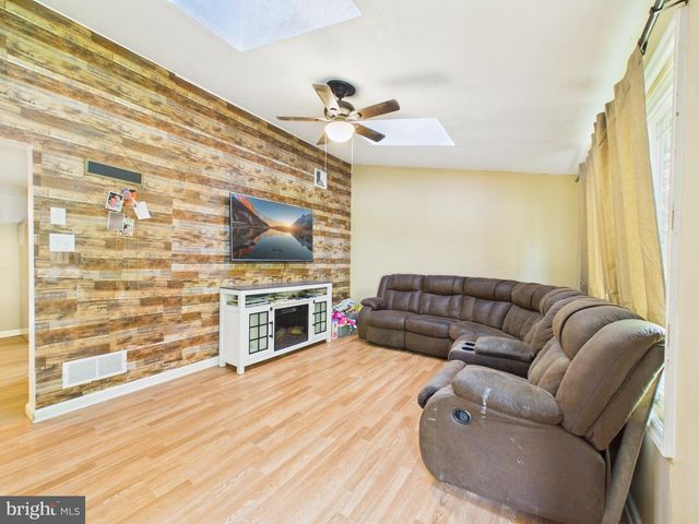 13 DEER RUN DR, Newark, DE 19702
