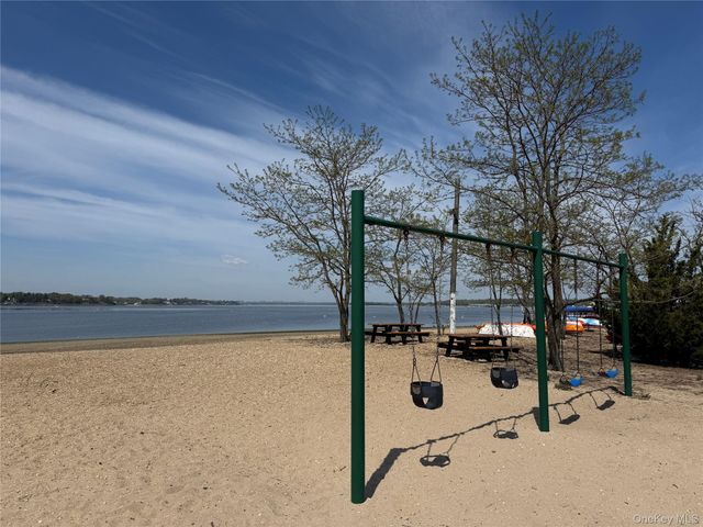 6 Luquer Road, Manhasset, NY 11030