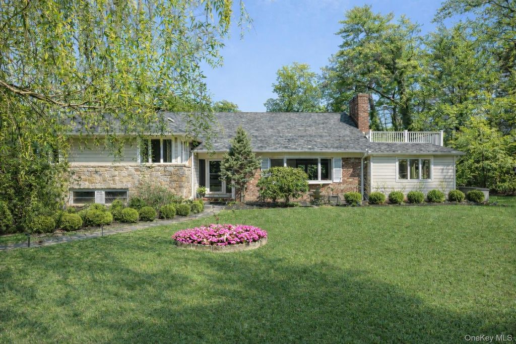 6 Luquer Road, Manhasset, NY 11030