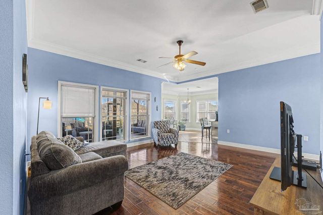 2328 Badger Cir, Cantonment, FL 32533