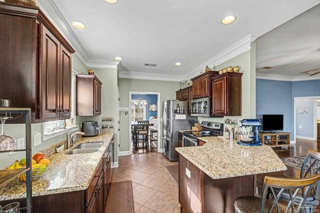 2328 Badger Cir, Cantonment, FL 32533