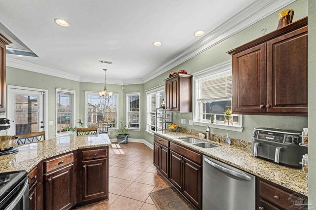 2328 Badger Cir, Cantonment, FL 32533