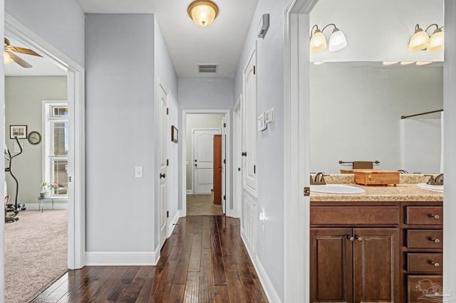 2328 Badger Cir, Cantonment, FL 32533