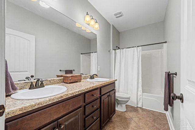 2328 Badger Cir, Cantonment, FL 32533