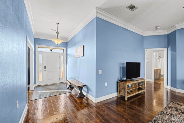 2328 Badger Cir, Cantonment, FL 32533