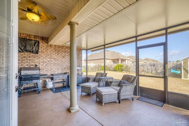 2328 Badger Cir, Cantonment, FL 32533