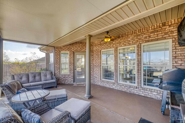 2328 Badger Cir, Cantonment, FL 32533