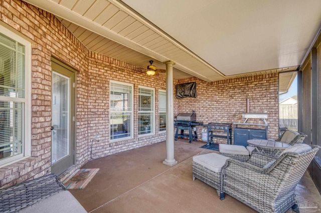 2328 Badger Cir, Cantonment, FL 32533