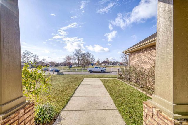 2328 Badger Cir, Cantonment, FL 32533