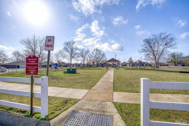 2328 Badger Cir, Cantonment, FL 32533