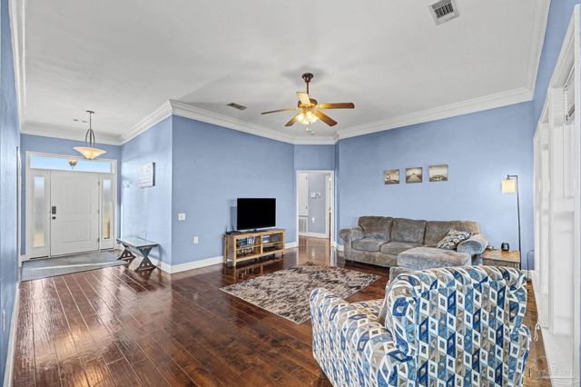 2328 Badger Cir, Cantonment, FL 32533