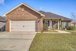 2328 Badger Cir, Cantonment, FL 32533