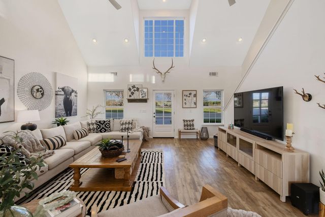 21275 Rd 192, Lindsay, CA 93247