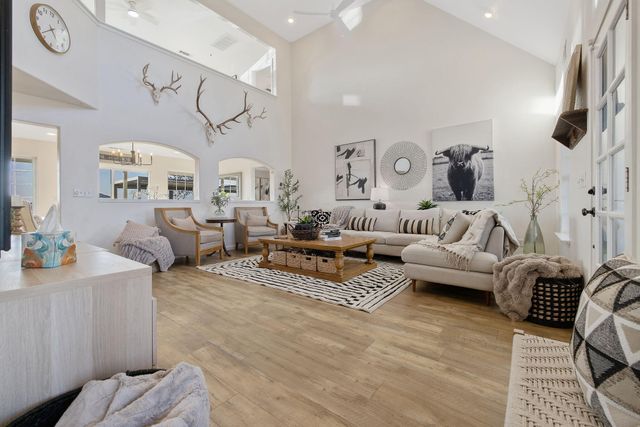 21275 Rd 192, Lindsay, CA 93247