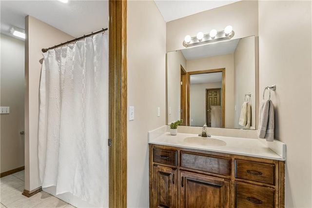 16200 Ballentine Street, Overland Park, KS 66221