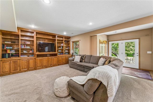 16200 Ballentine Street, Overland Park, KS 66221