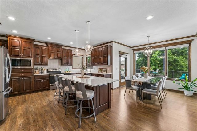 16200 Ballentine Street, Overland Park, KS 66221