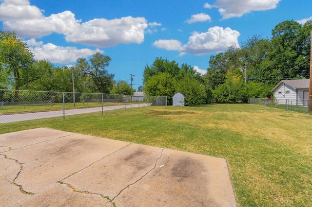 2501 N Piatt Ave, Wichita, KS 67219