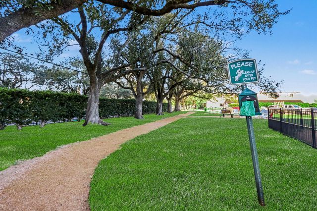 2929 Buffalo Speedway A303, Houston, TX 77098