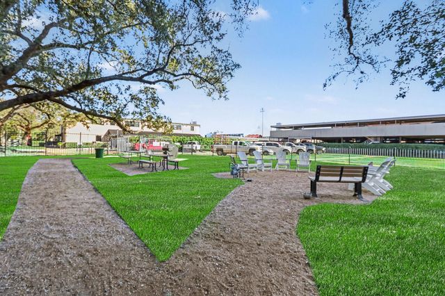 2929 Buffalo Speedway A303, Houston, TX 77098