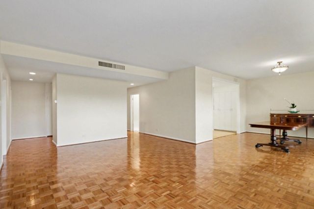 2929 Buffalo Speedway A303, Houston, TX 77098