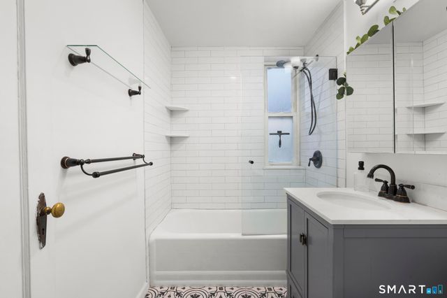 70 Strawberry Hill Avenue APT 2-2E, Stamford, CT 06902