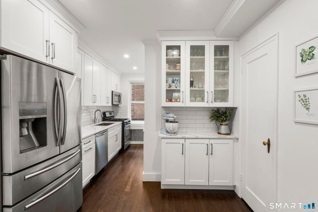 70 Strawberry Hill Avenue APT 2-2E, Stamford, CT 06902