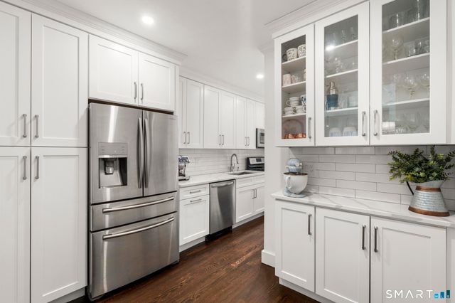 70 Strawberry Hill Avenue APT 2-2E, Stamford, CT 06902