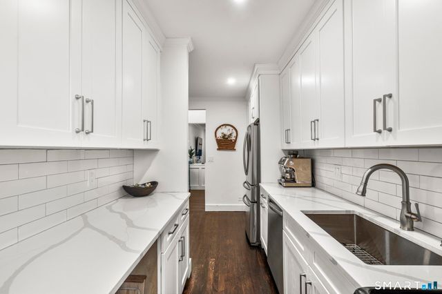 70 Strawberry Hill Avenue APT 2-2E, Stamford, CT 06902