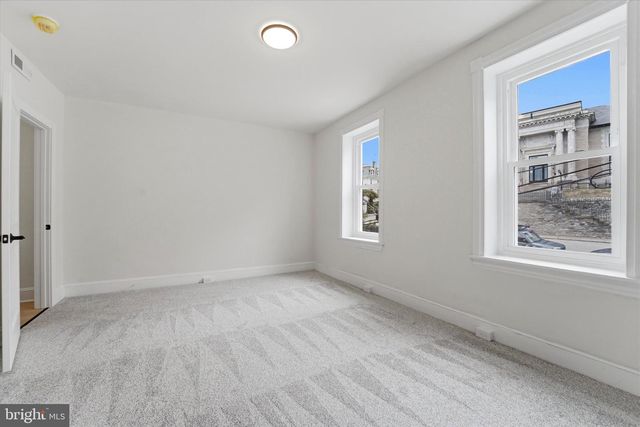 303 GREEN LN, Philadelphia, PA 19128