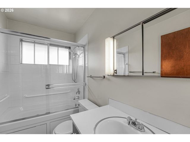 19555 Nw MELROSE Dr, Portland, OR 97229