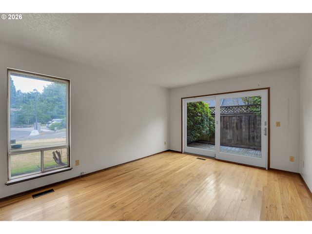 19555 Nw MELROSE Dr, Portland, OR 97229