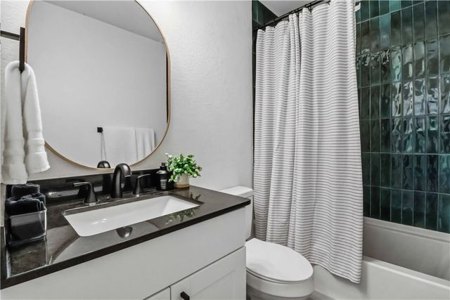 206 NW J Street, Bentonville, AR 72712