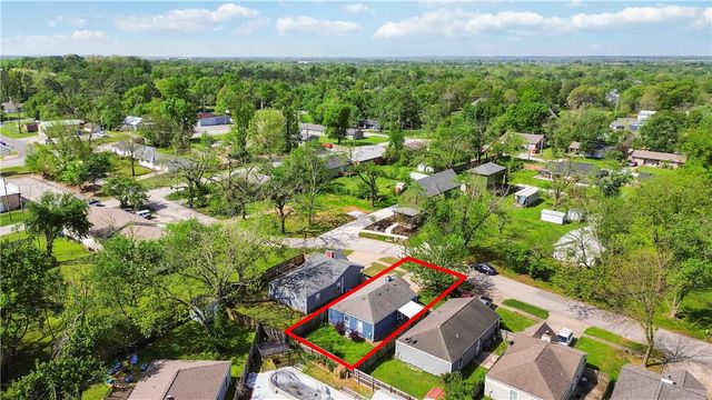 206 NW J Street, Bentonville, AR 72712