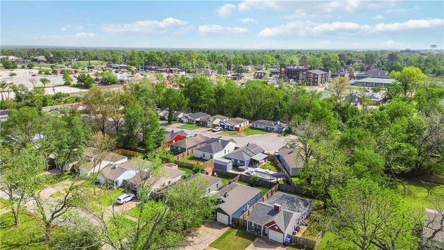 206 NW J Street, Bentonville, AR 72712