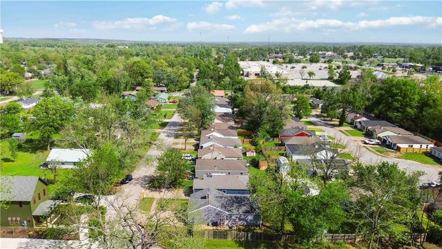 206 NW J Street, Bentonville, AR 72712