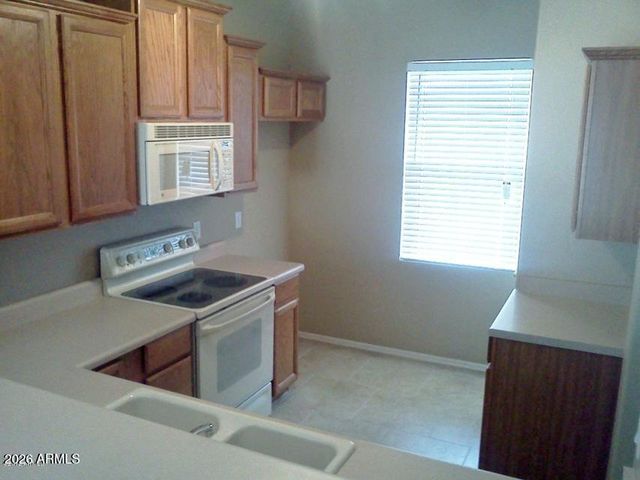 8749 E KNOWLES Avenue, Mesa, AZ 85209