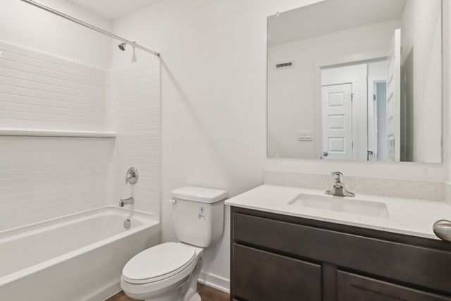 911 Briar Glen Court, Hampshire, IL 60140