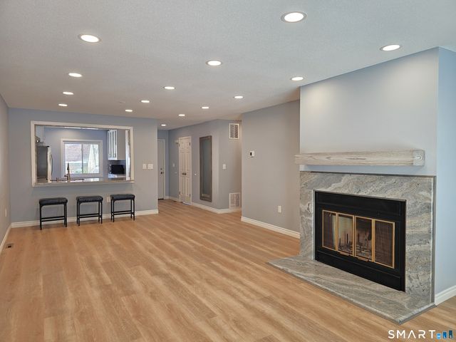 9 Putnam Lane 9, Avon, CT 06001