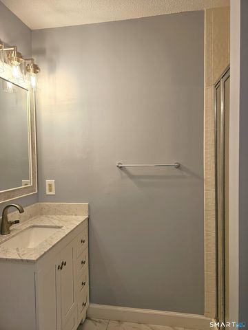 9 Putnam Lane 9, Avon, CT 06001