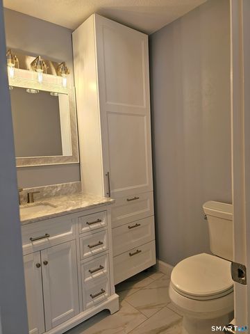 9 Putnam Lane 9, Avon, CT 06001