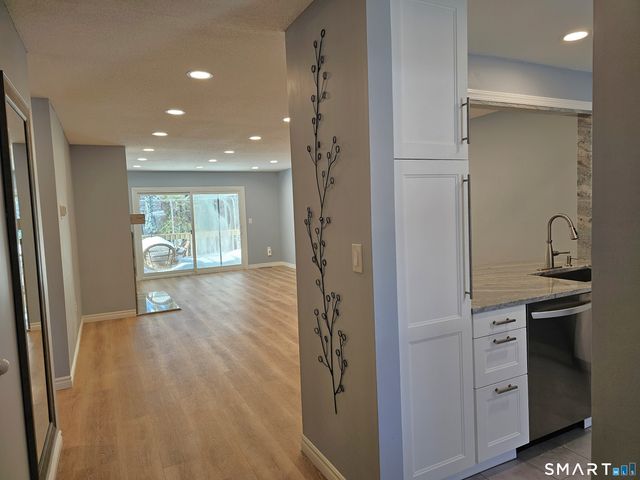 9 Putnam Lane 9, Avon, CT 06001