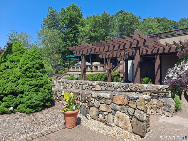 9 Putnam Lane 9, Avon, CT 06001