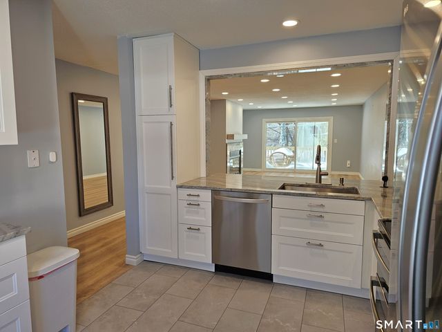 9 Putnam Lane 9, Avon, CT 06001