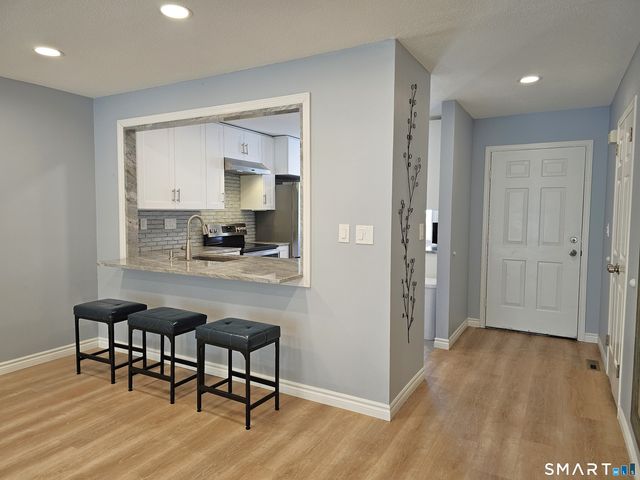 9 Putnam Lane 9, Avon, CT 06001