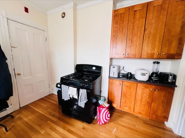 181 Erie Street 6, Cambridge, MA 02139